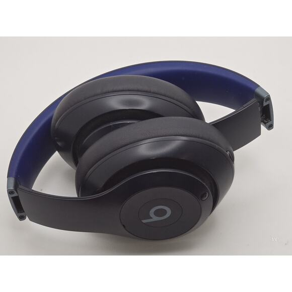 Beats Studio Pro Wireless Bluetooth Headphones – Great Condition – Black/Blue - Picture 2 of 5